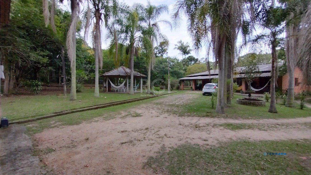 Sitio à venda no Lami, com 2 casas térreas, com 4 quartos cada uma