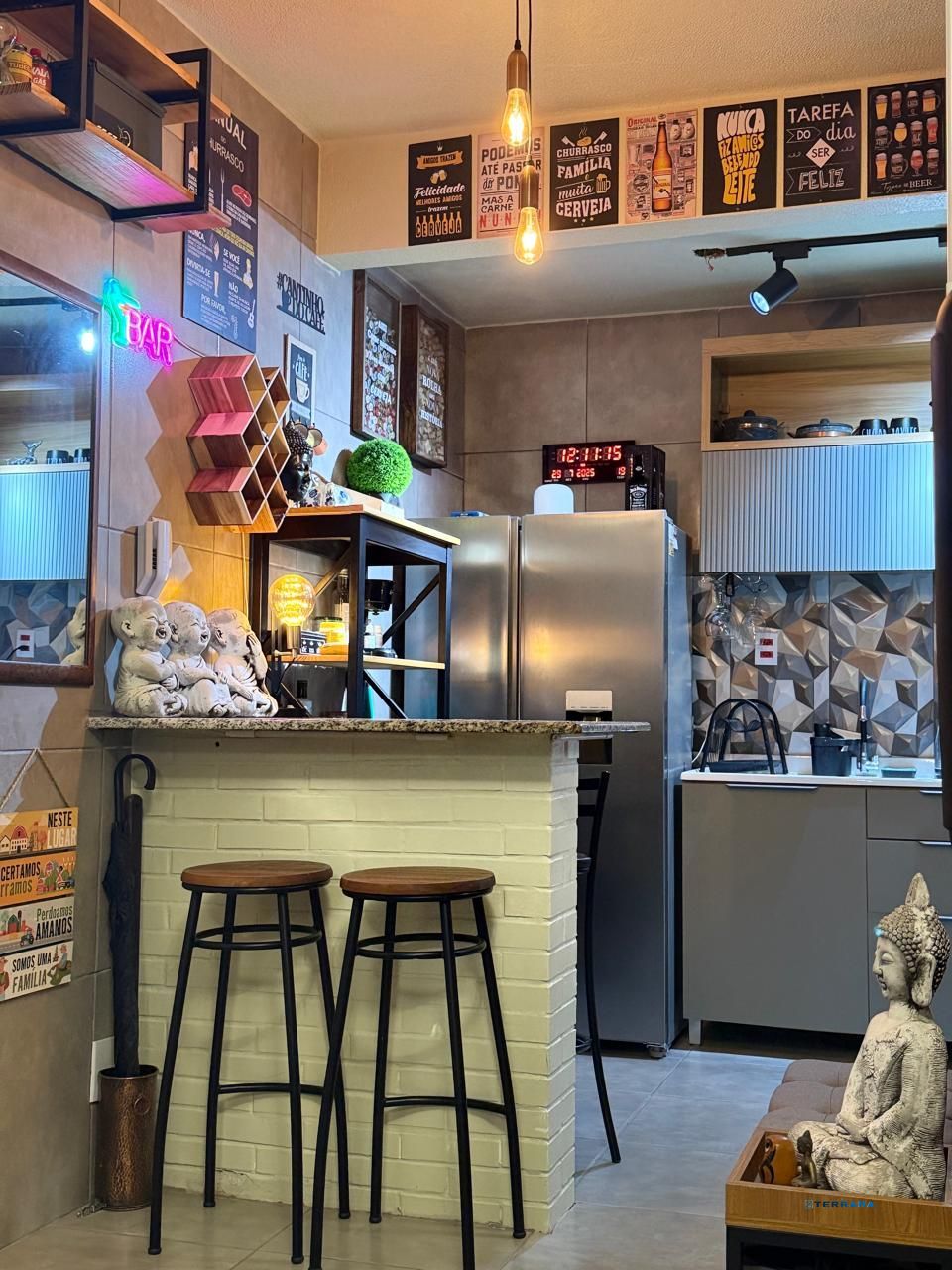 Apartamento com 30 m², bem distribuídos em 1 dormitório tipo suíte, sala de estar, cozinha e área de serviço.