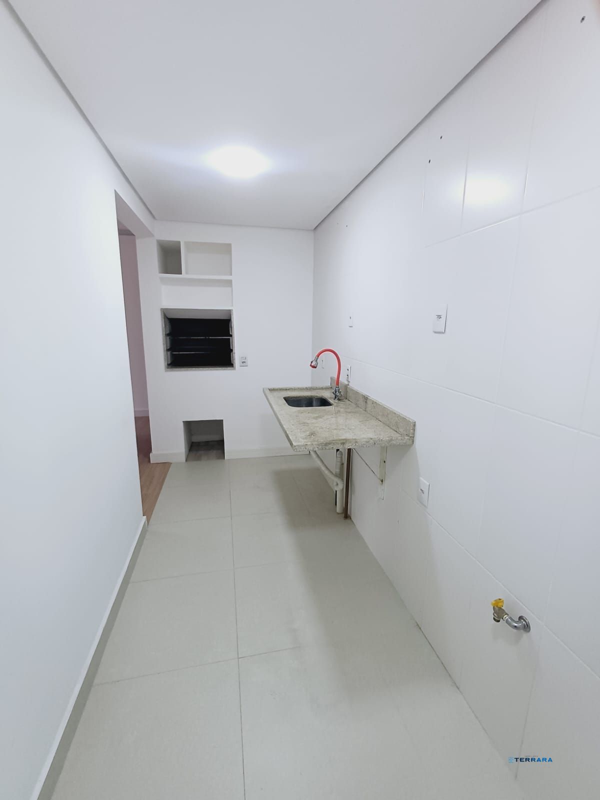 Apartamento 2 quartos 1 suíte, elevador andar alto, infra completa.