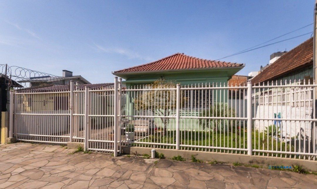Casa residencial/comercial, com 350m² privativos, 4 quartos, 5 vagas de garagem - Bairro Tristeza