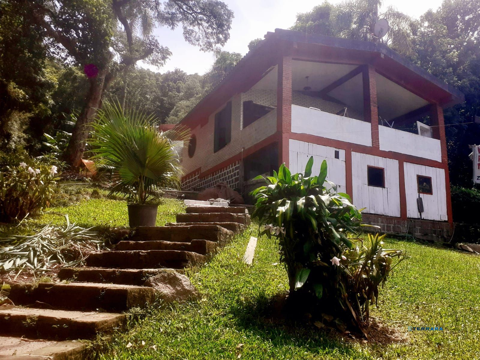 Sítio para Venda - 240m², 3 dormitórios, sendo 2 suites, 6 vagas - Ponta Grossa