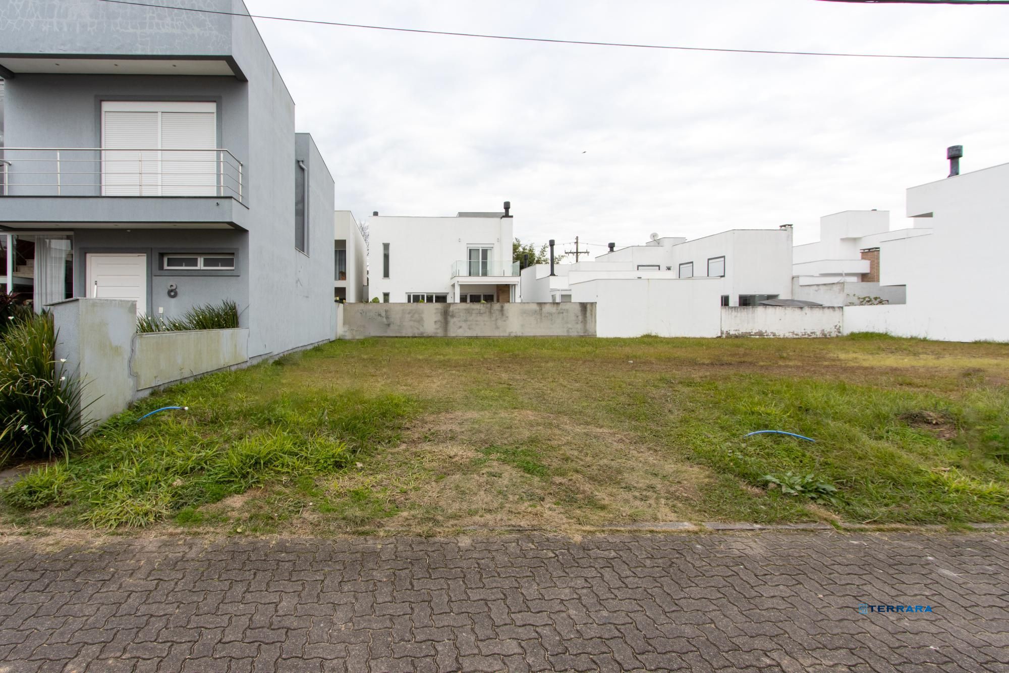 Lote de 154m2 no Condomínio Villa Amalfi, com boa infraestrutura