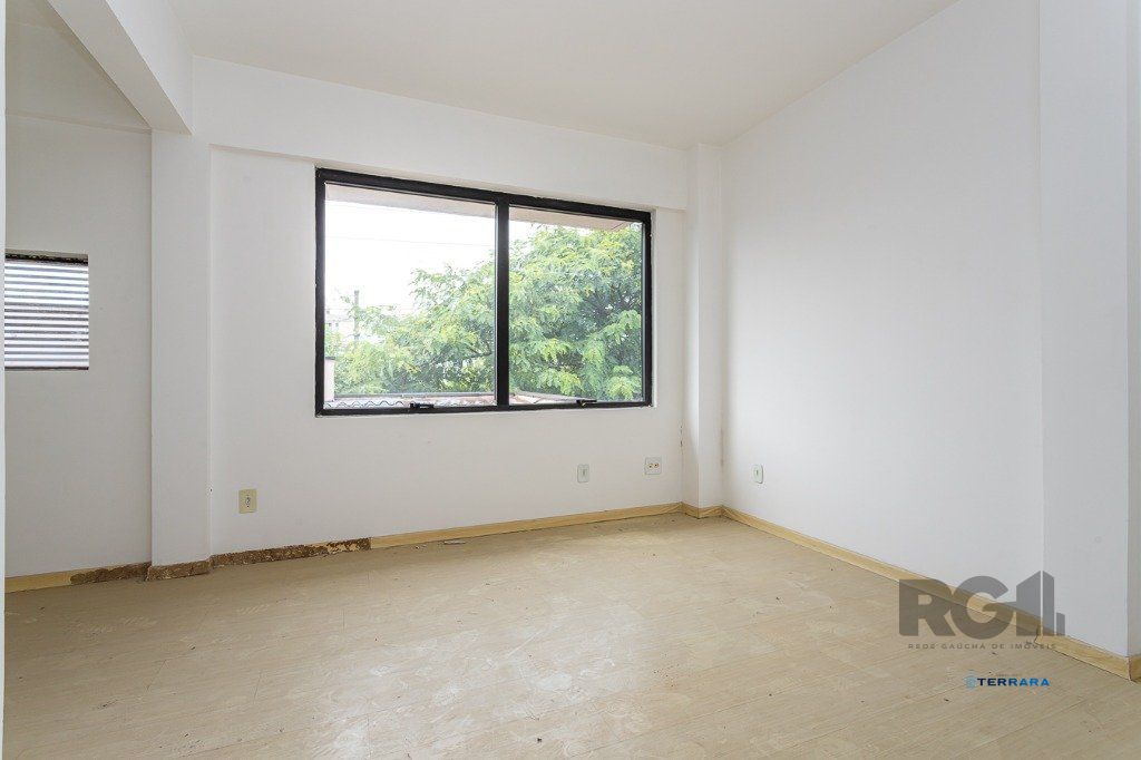 Sala Comercial no Menino Deus desocupada