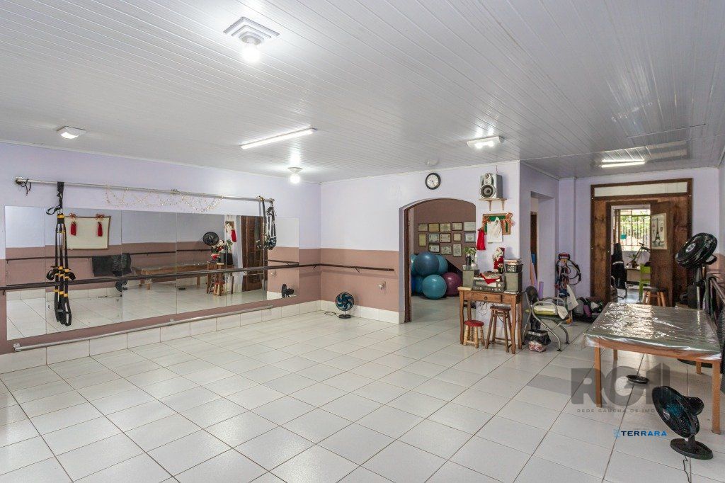 CASA COMERCIAL E RESIDENCIAL NO MIOLO DO BAIRRO SANTANA