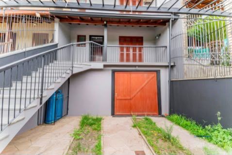 Apresentamos esta excelente casa no bairro Jardim Itu, em Porto Alegre, com 175m² privativos, perfeita para quem busca amplitude, conforto e qualidade de vida em uma região tranquila e valorizada.