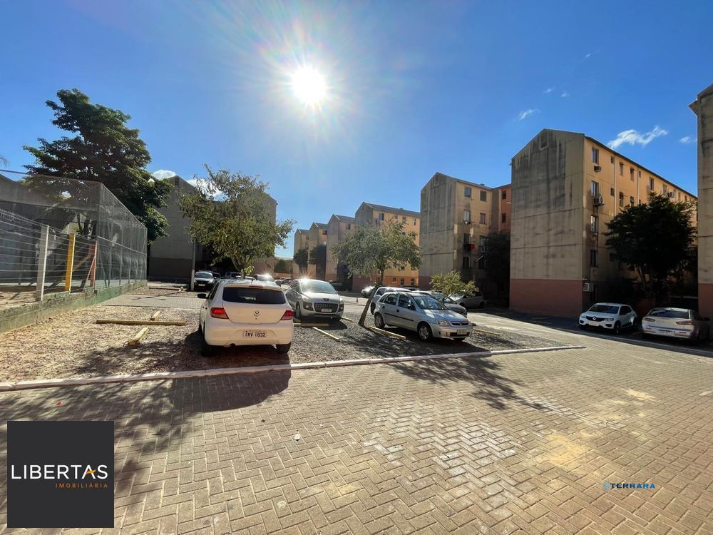 Apartamento semi mobiliado à venda em Porto Alegre, bem localizado, a duas quadras da FAPA, situado no 2° andar. O imóvel possui 2 quartos e 1 banheiro e 1 vaga de garagem.