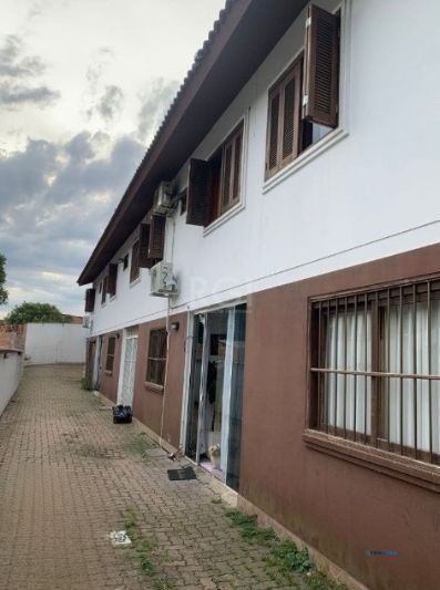Casa em condominio fechado de 3 dormitórios e vaga DESOCUPADA