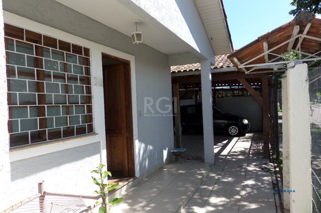 Casa na Hípica com 3 dormitórios e 2 vagas