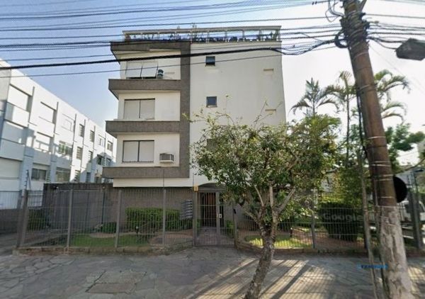 Apartamento no Menino Deus de 2 dormitórios e vaga DESOCUPADO