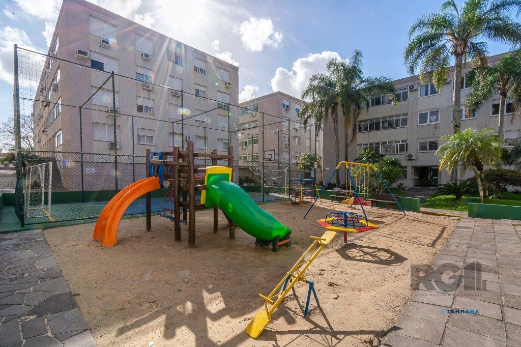 Apartamento no bairro Vila Ipiranga de 2 dormitórios e vaga DESOCUPADO