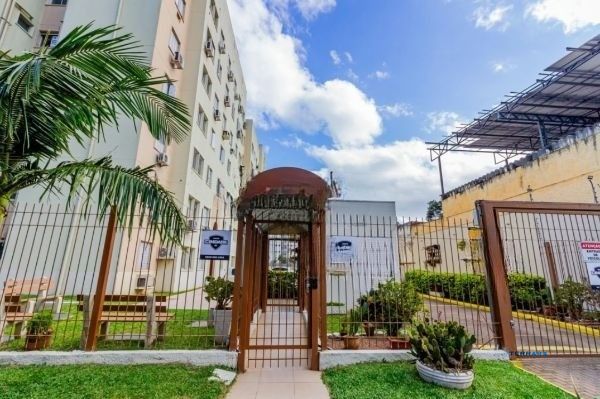 Apartamento no Sarandi de 2 dormitórios e vaga semi mobiliado DESOCUPADO