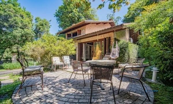 Casa em Gramado de 4 dormitórios e  4 vagas