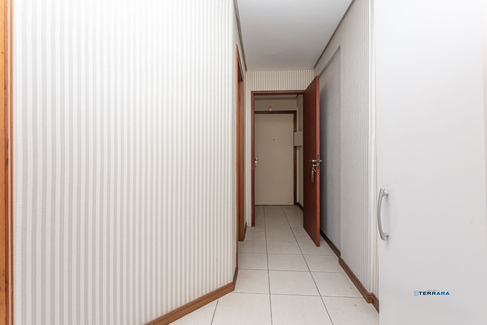 Sala Comercial, 2 salas, à venda, 54 m², Floresta - Porto Alegre — foto 2
