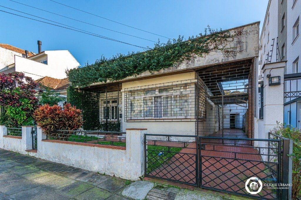 Casa para Venda de 3 dormitórios, no bairro Petrópolis