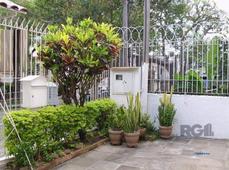 Casa sobrado no bairro Higienópolis de 3 dormitórios e 2 vagas