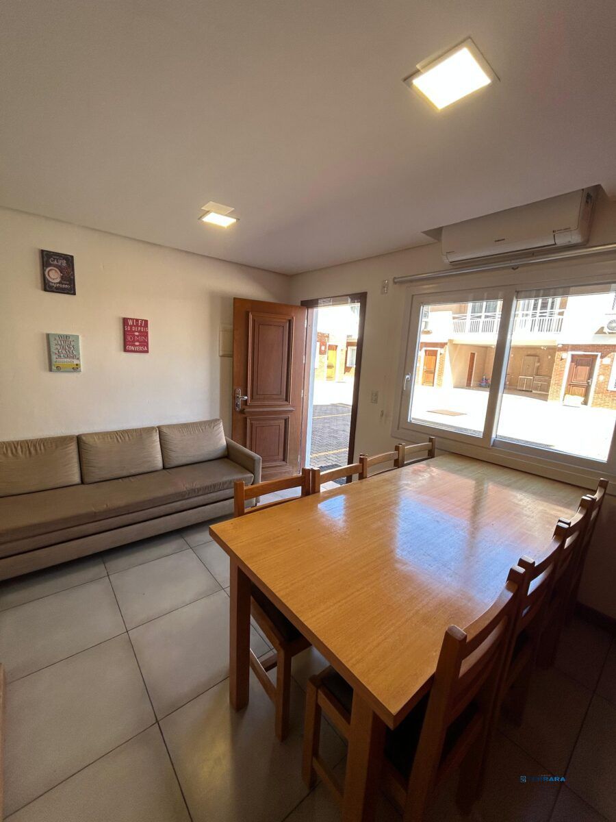 Casa em Canela no bairro Vila Maggi de 4 dormitórios