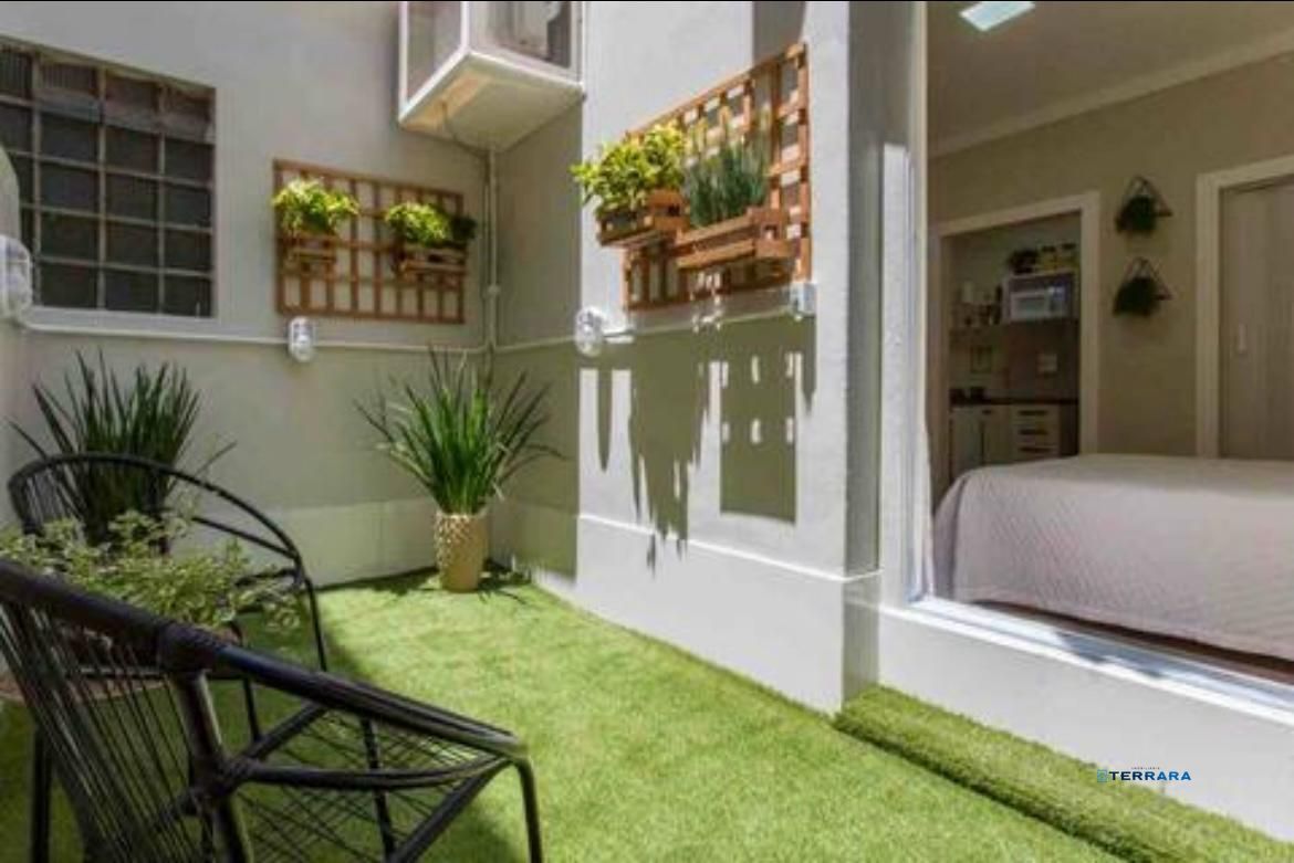 Apartamento Térreo com pátio na Cidade Baixa de 1 dormitório MOBILIADO