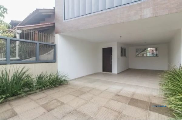 Casa sobrado para Venda de 3 dormitórios e 4 vagas no Jardim Sabará