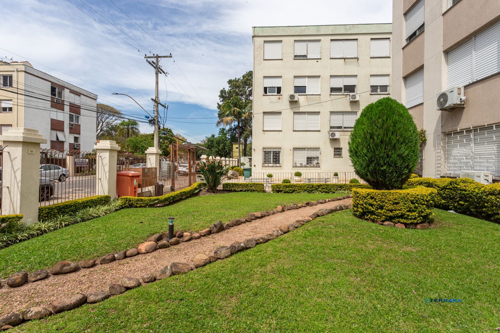 Apartamento no Passo D'Areia térreo de 2 dormitórios - Desocupado