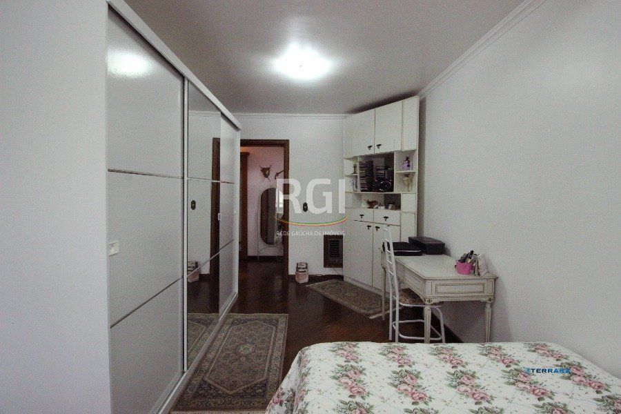 Casa para Venda - 280m², 3 dormitórios, 2 vagas - Petrópolis