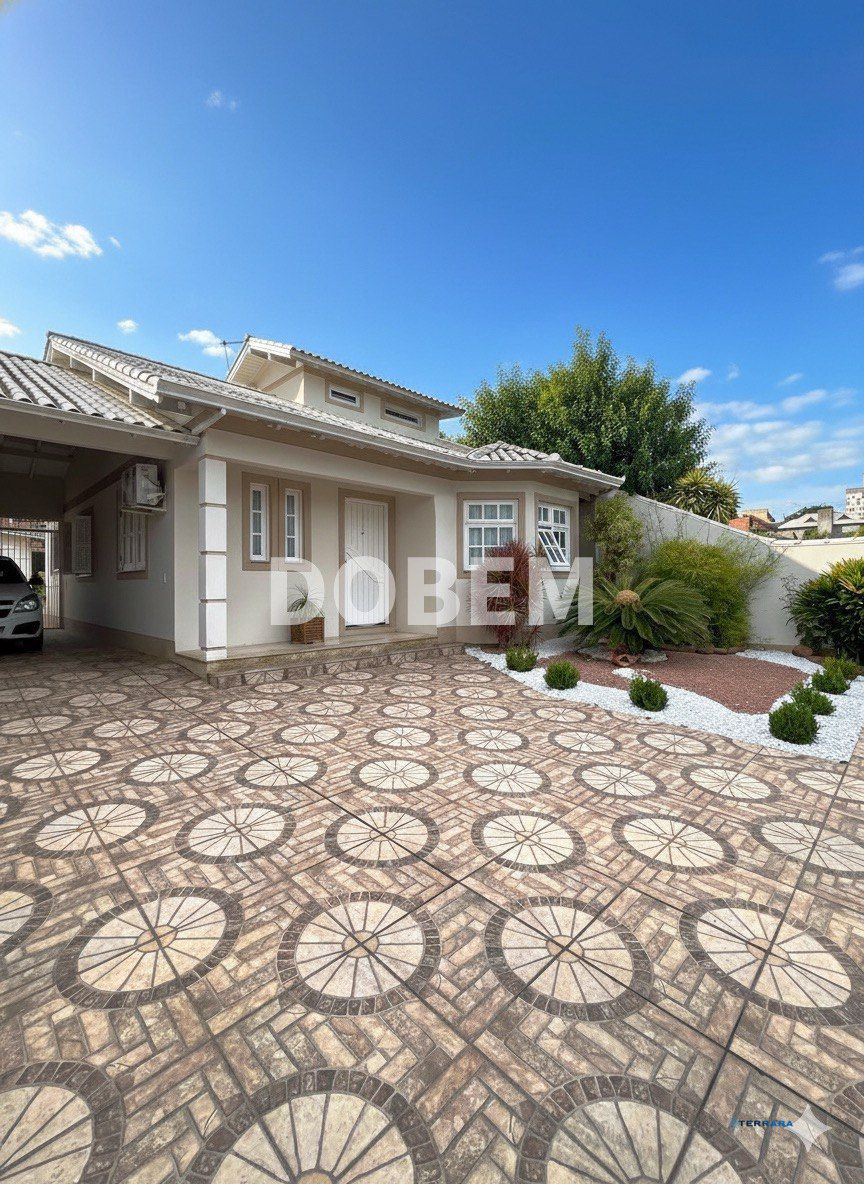 RARIDADE NO BAIRRO BELA VISTA – CASA COM TERRENO DE 440m², 2 CASAS NO PÁTIO