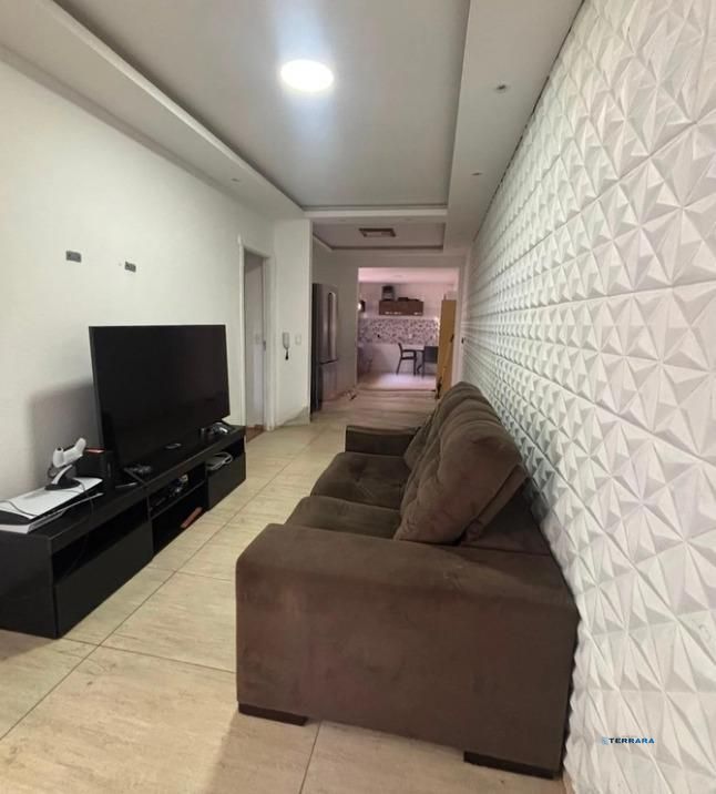 Casa de dois dormitórios com  02 suítes e 01 vaga de garagem