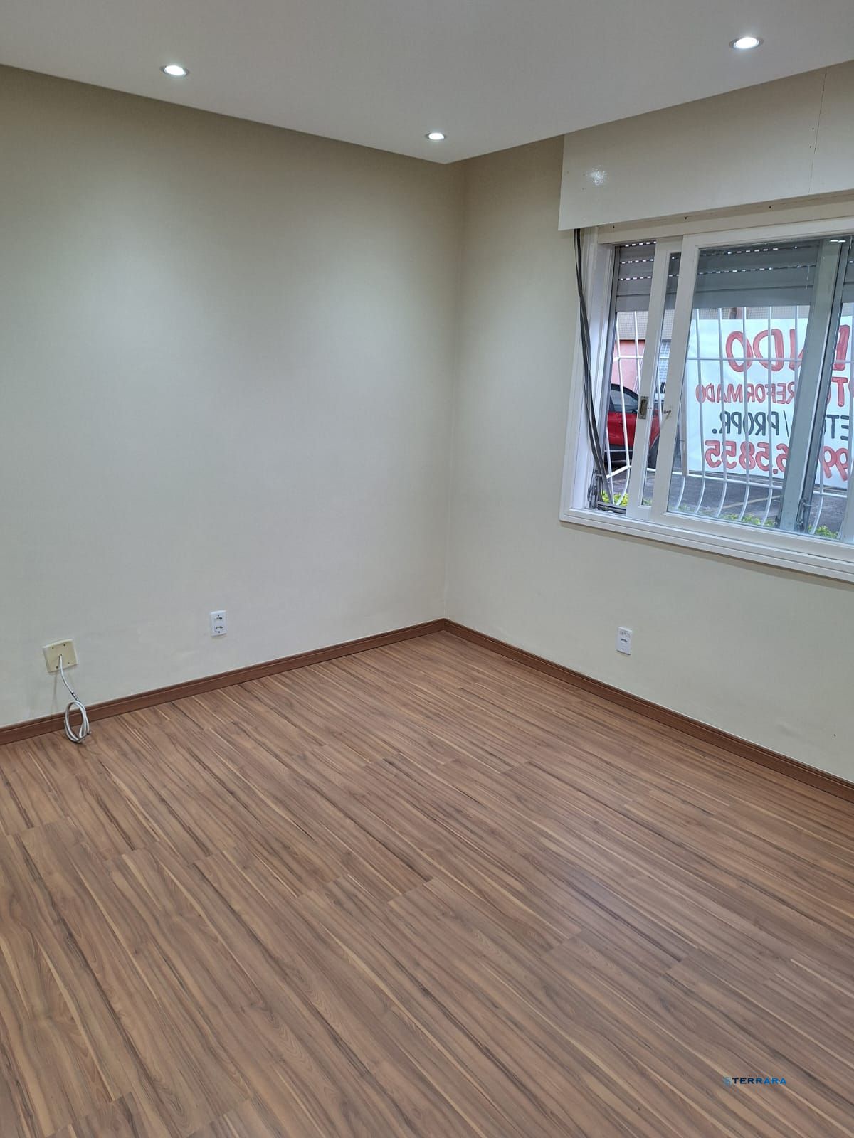 Apartamento 02 dormitórios com vaga de garagem escriturada descoberta