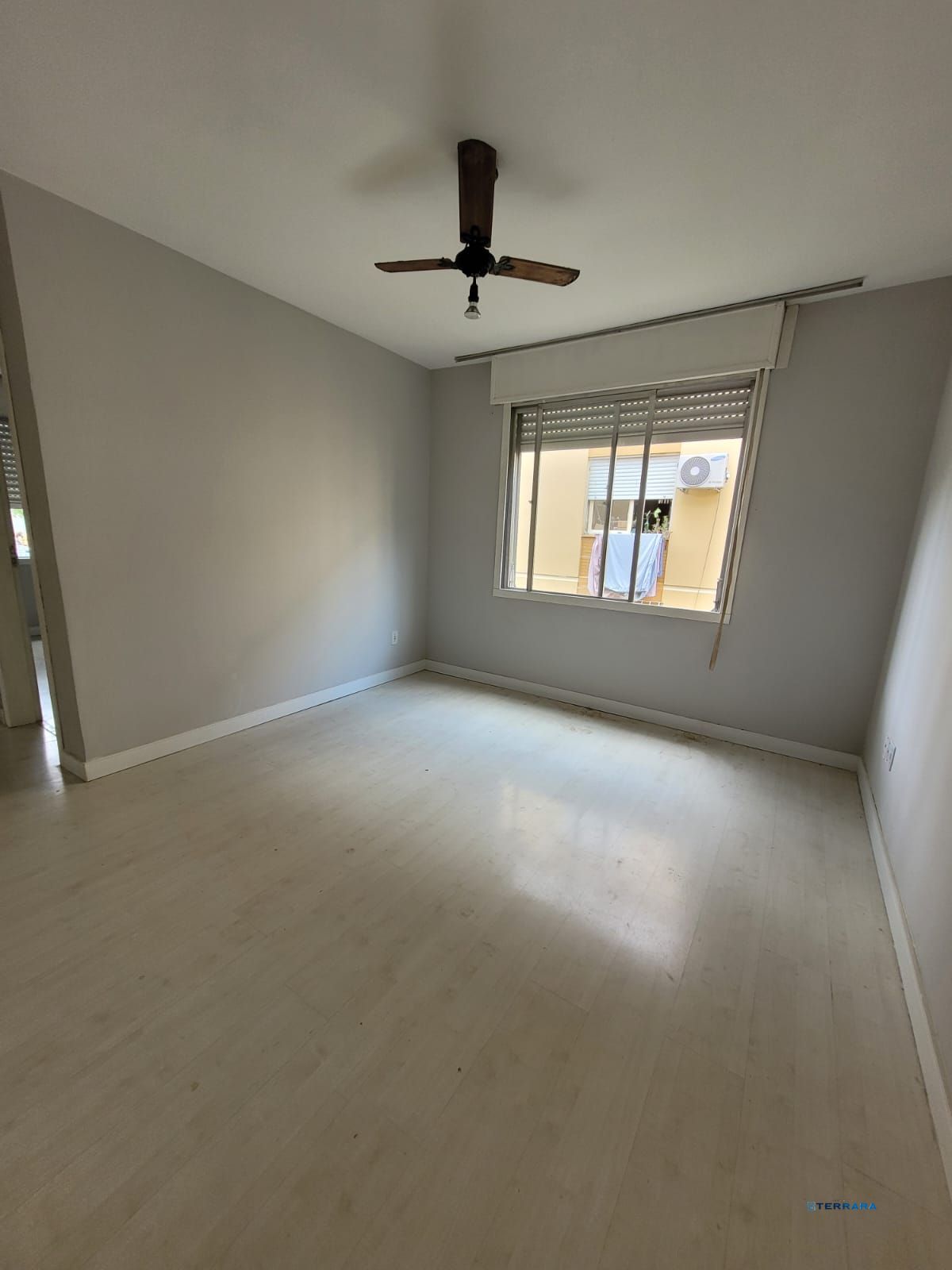 Vende apartamento de 2 dormitórios no Passo da Areia, condomínio ao lado do Conceição