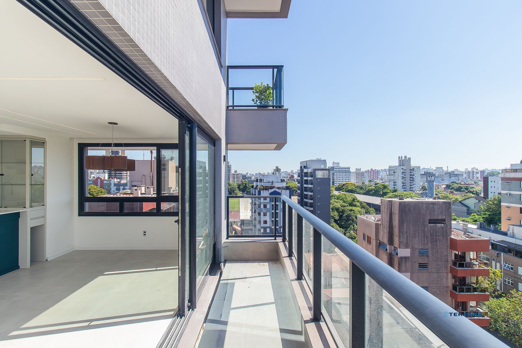 Incrível apartamento mobiliado 2 suítes novo no Menino Deus