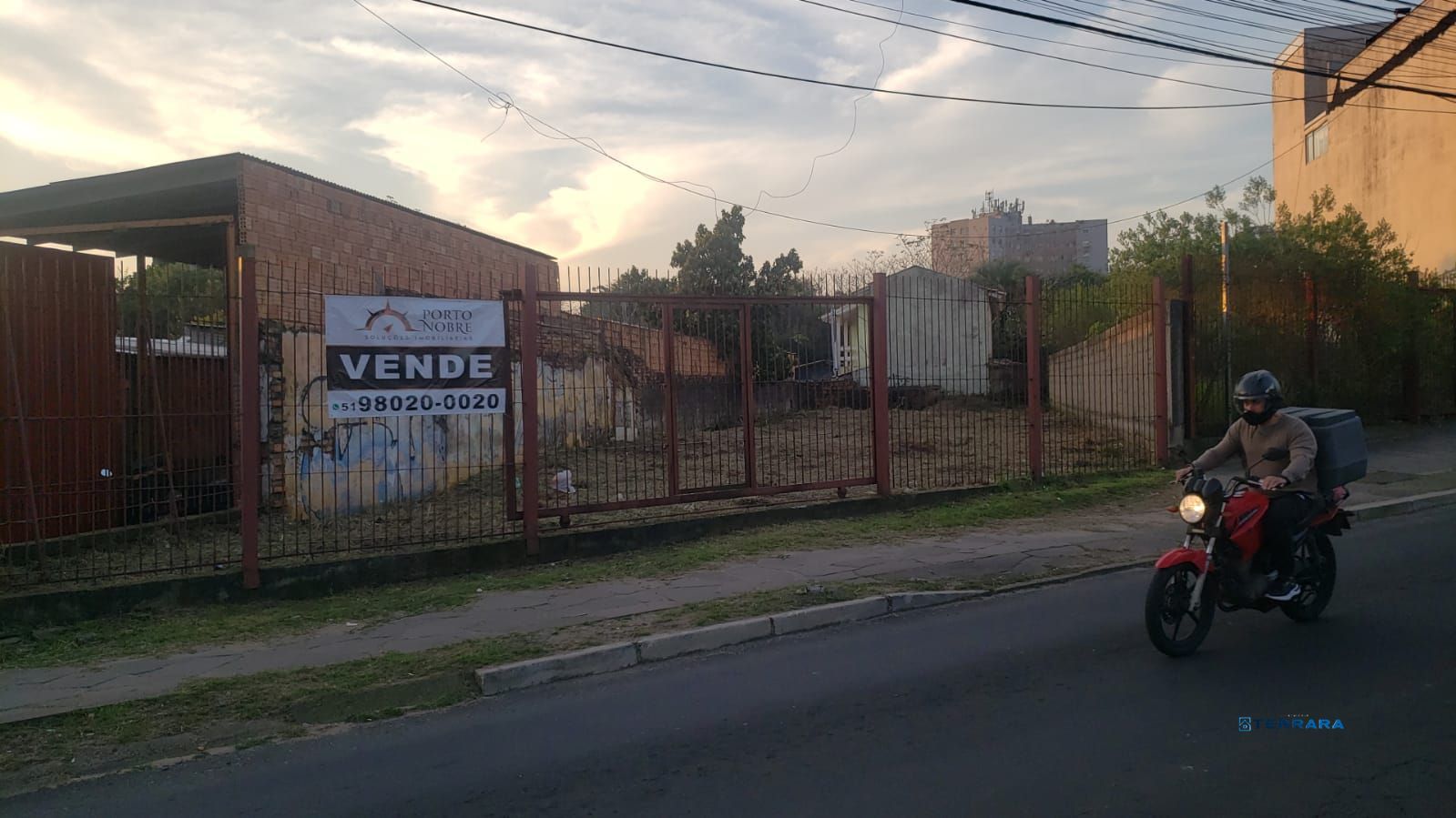 Vendo terreno na Batazar de 567m2 ( 13,5 x 43,5), muito bem localizado!