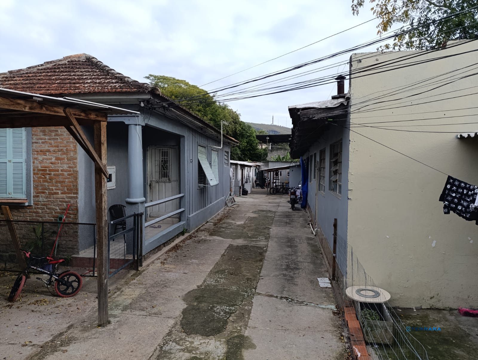 Terreno com 5 casas e 7 Jks/Kitnetes a venda, excelente para investimento, em Porto Alegre RS