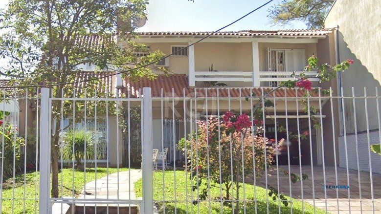 Casa em Porto Alegre, no bairro Jardim Isabel, com 4 dormitório(s), e 4 banheiro