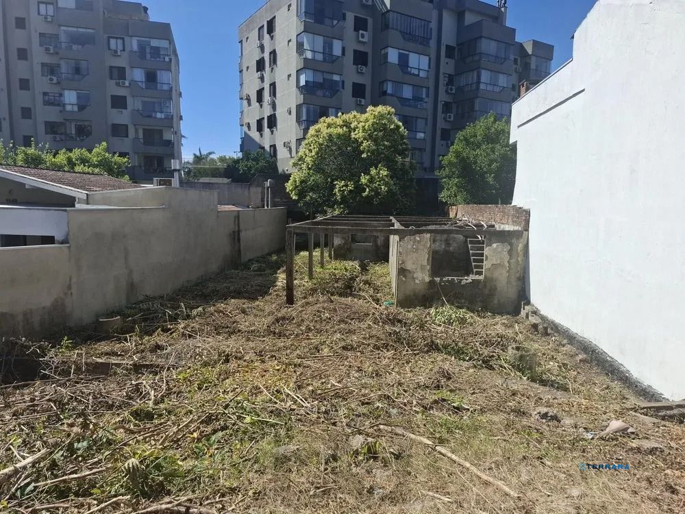 Ótimo terreno na Tristeza, com projeto aprovado para 3 casas em condomínio.