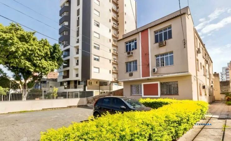 Ótimo apartamento térreo 2 dormitórios, com estacionamento, no coração do Bairro Menino Deus.
