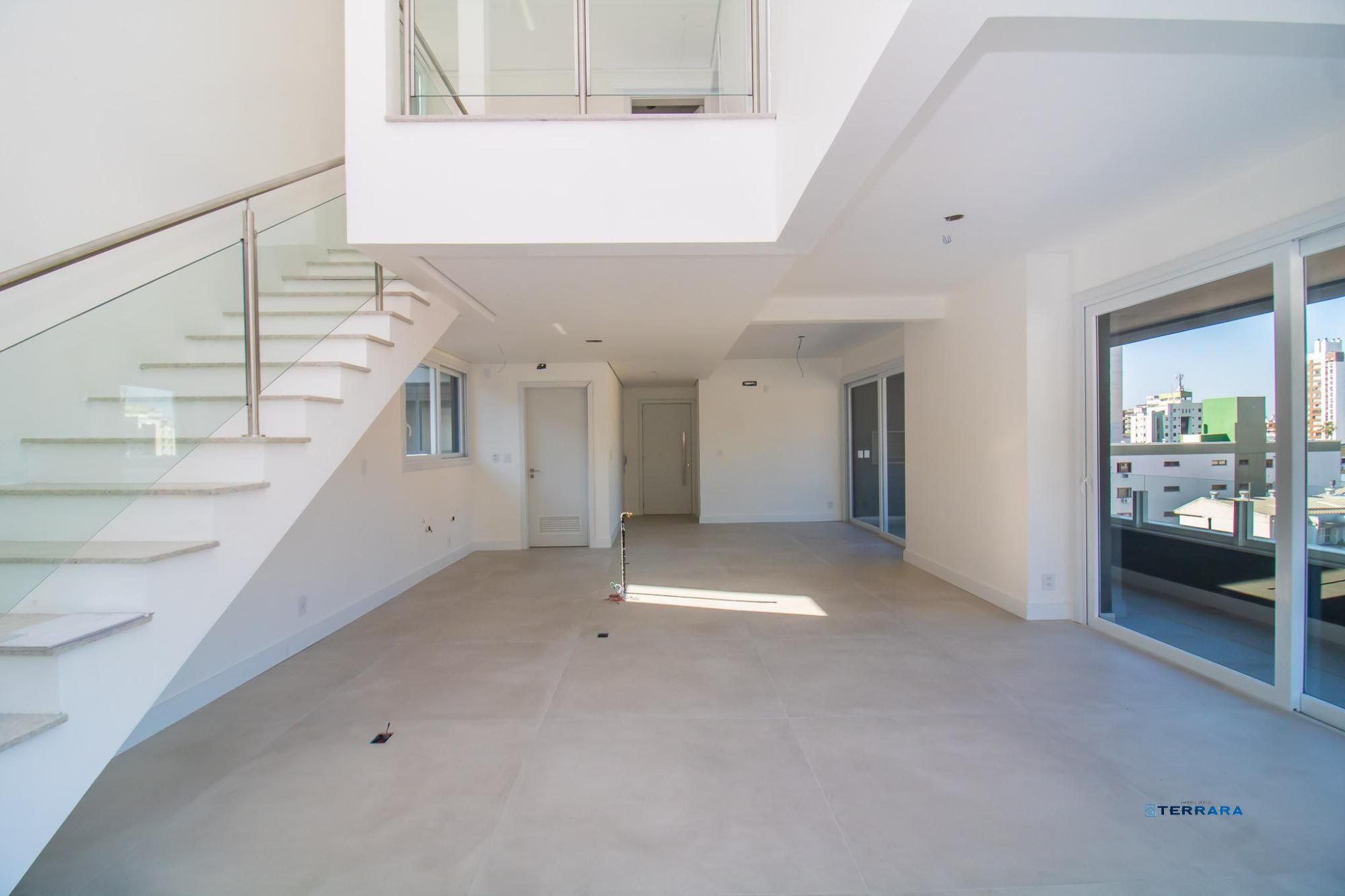 APARTAMENTO DUPLEX - 177m², 3 dormitórios, sendo 3 suites, Menino Deus