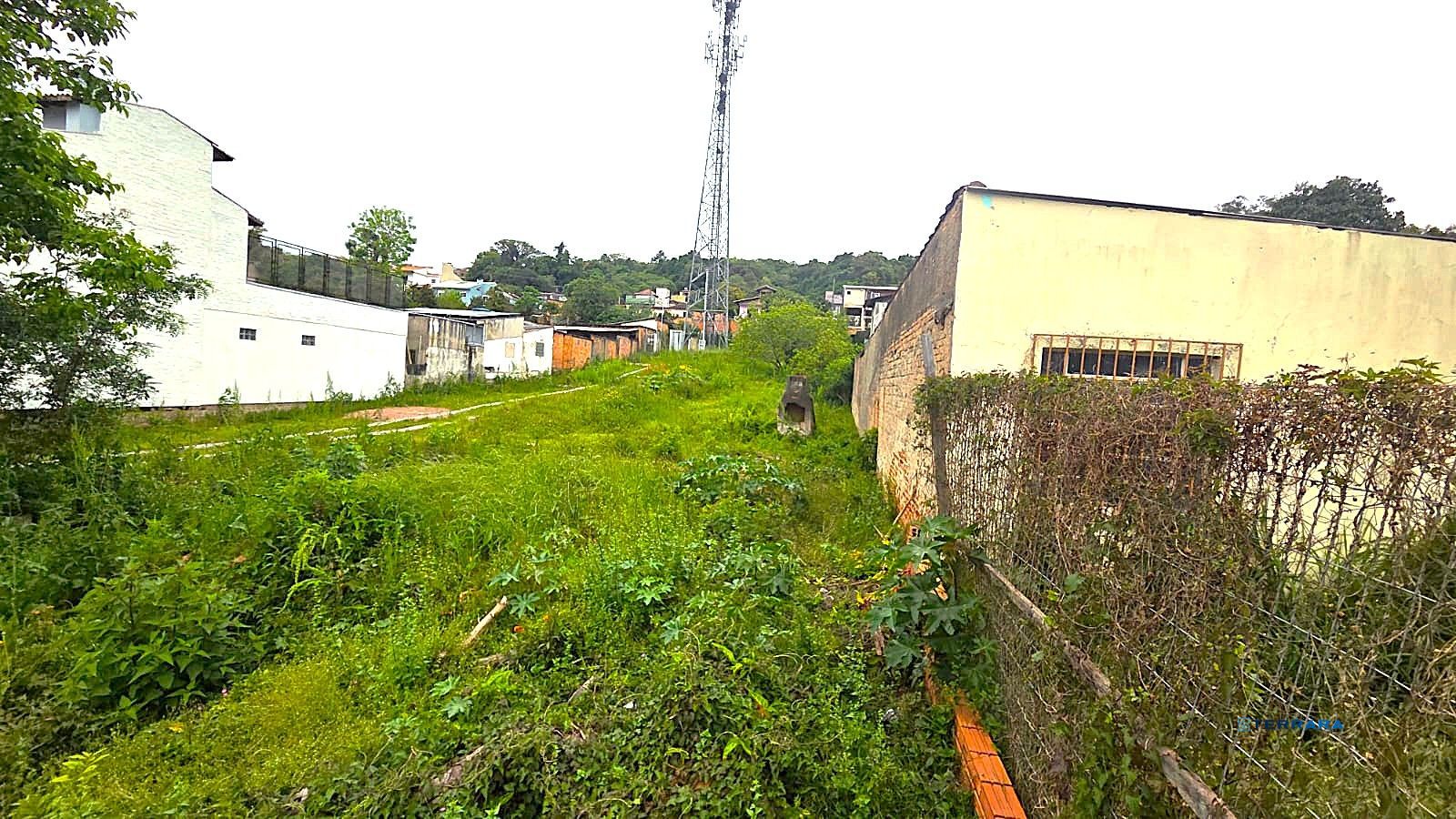 Excelente terreno com 2.100 m² de área, situado em uma das regiões mais valorizadas do bairro Tristeza, na parte alta da Rua Padre João Batista Reus.