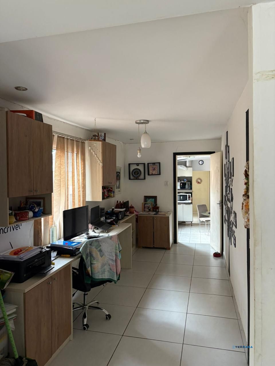 CASA COM 3 DORMITORIOS 3 BANHEIROS E 6 VAGAS DE GARAGEM, PATIO GRANDE