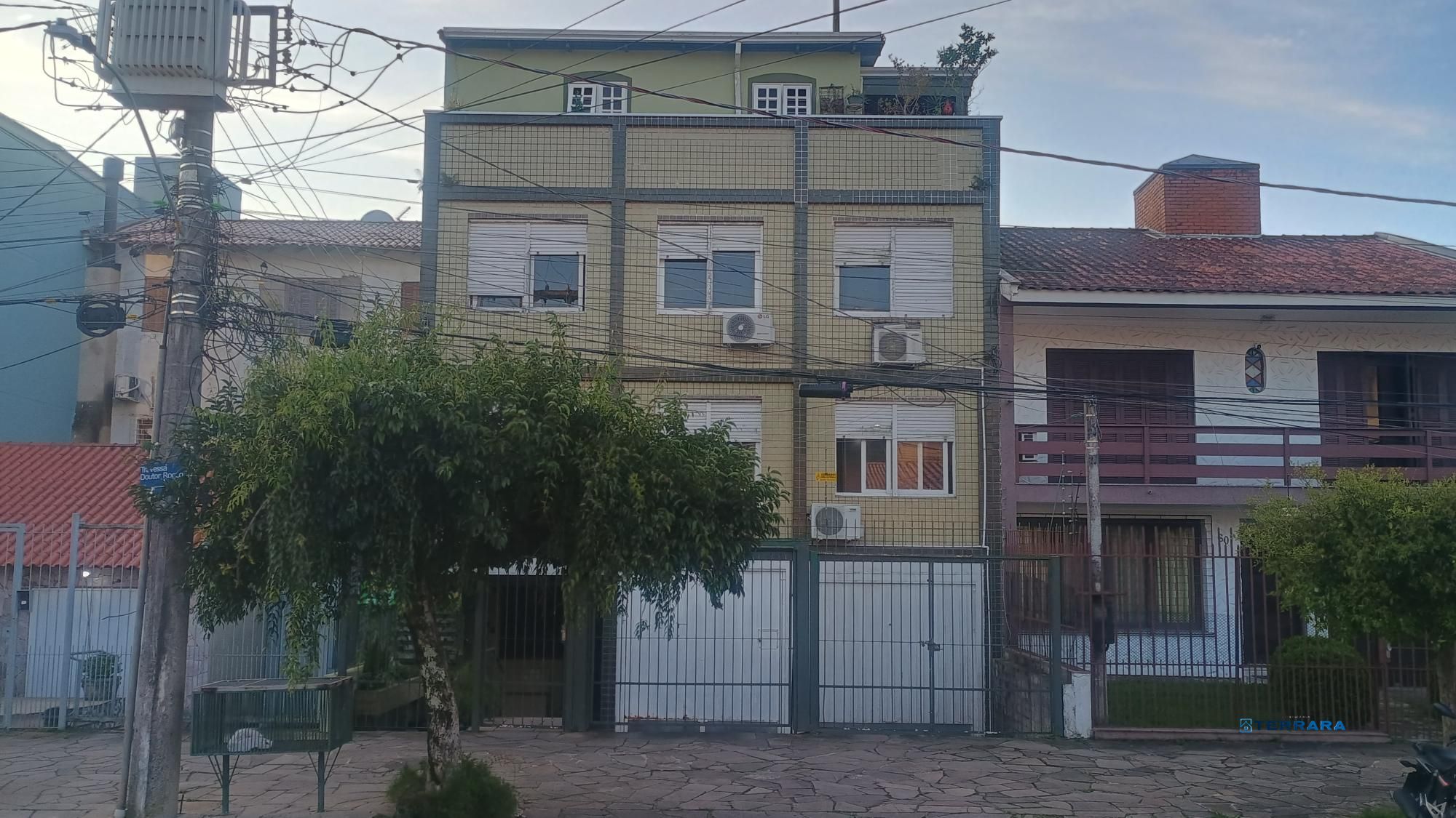 " IMPERDÍVEL" Apartamento de 2dormitórios semimobiliado  ao lado do Bourbon Teresópolis.