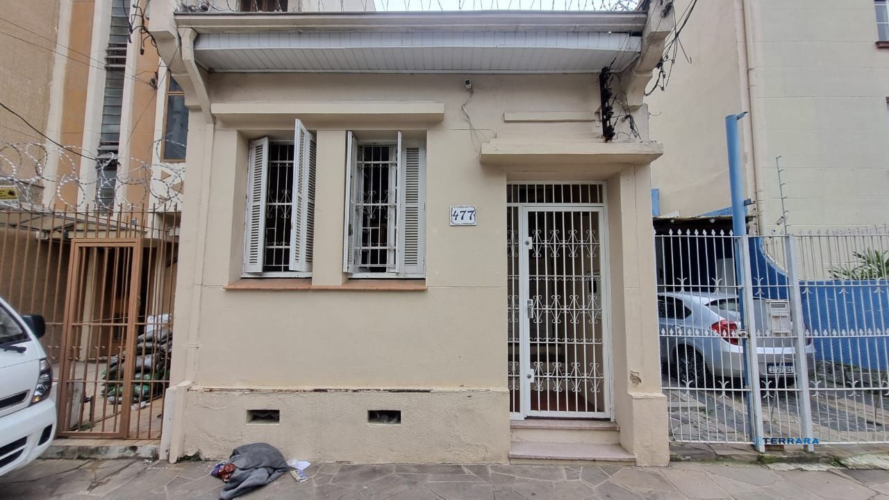 ótima casa transformada em comercial, com 3 salas, banho social, cozinha, pátio, em localização privilegiada no bairro.