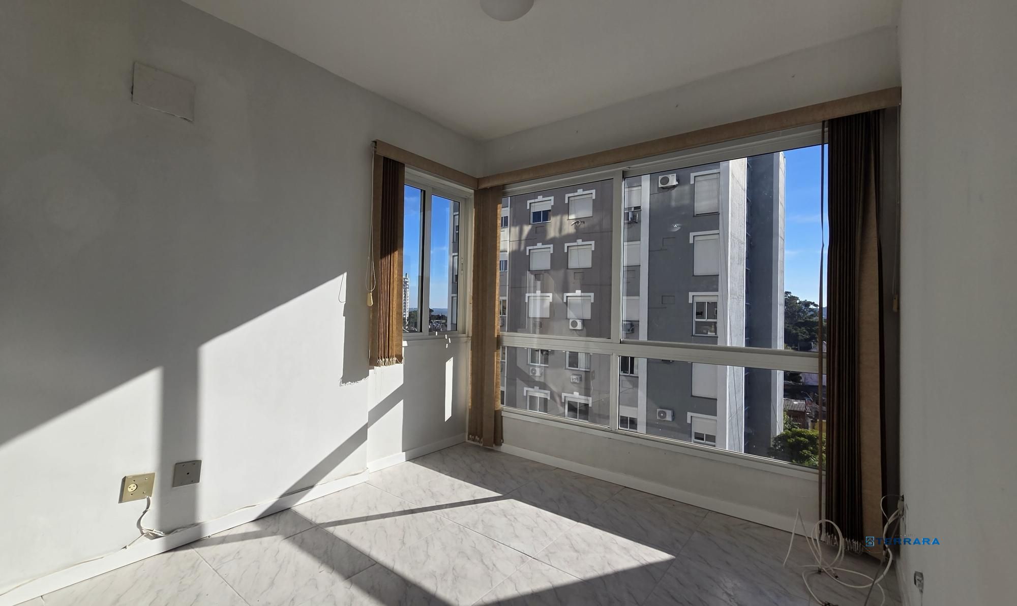 Apartamento de 75,9 m² com 3 dormitórios, 1 suíte e 2 vagas de garagem, próximo ao Barra Shopping Sul.
