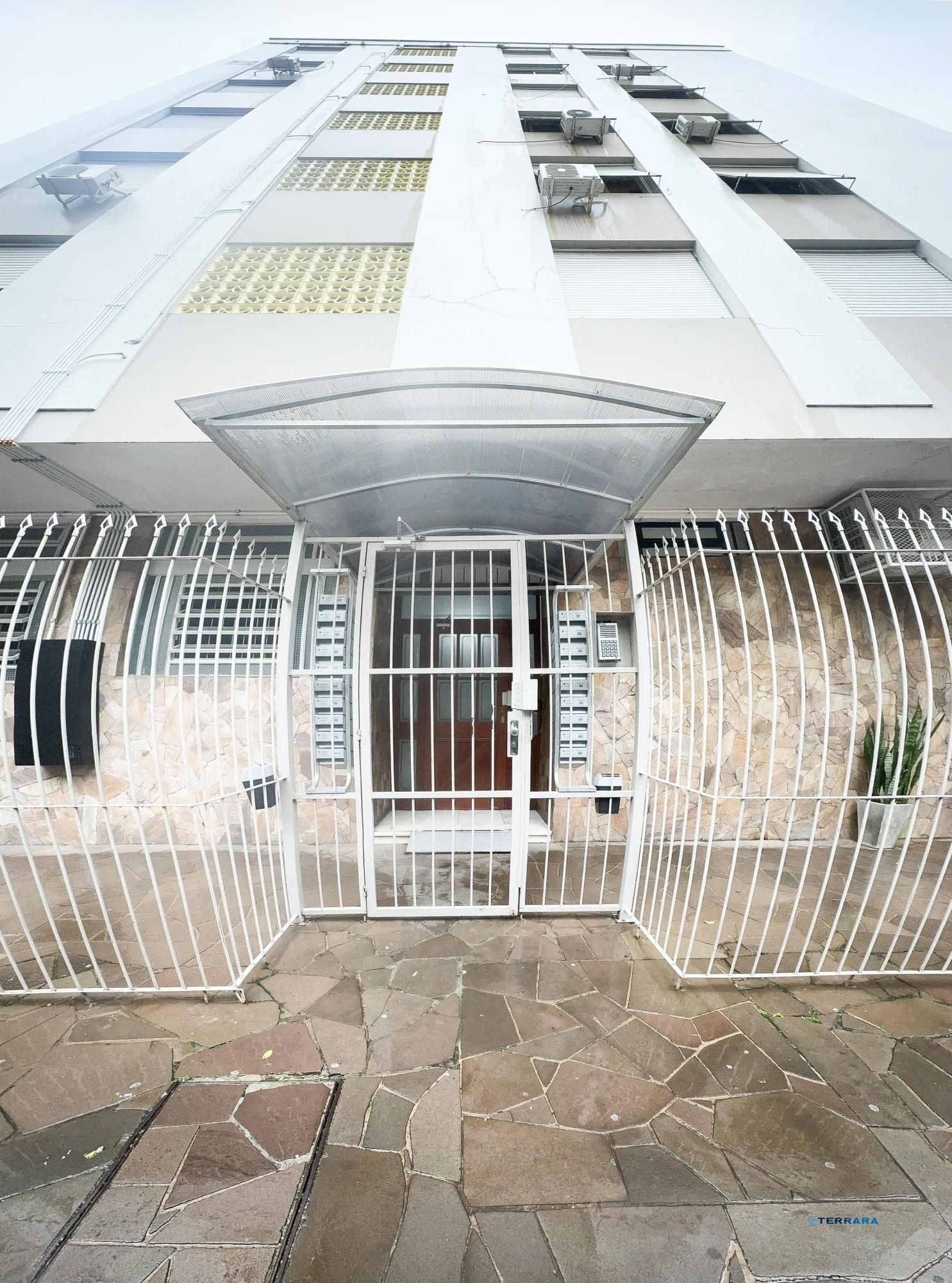 APTO 2 DORMITÓRIOS COM TERRAÇO RUA BOTAFOGO BAIRRO MENINO DEUS