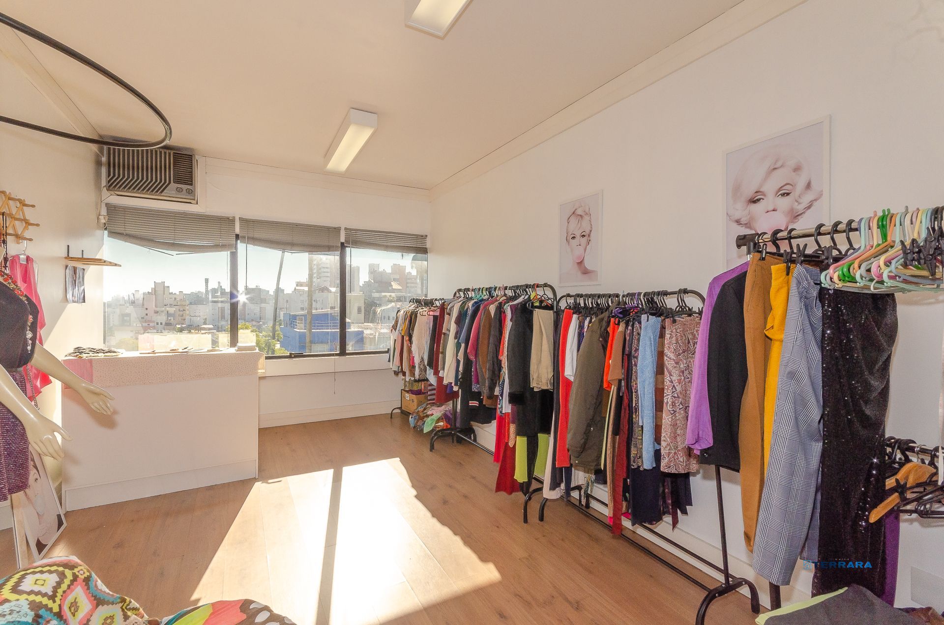 Centro Profissional El Greco Sala Comercial no Bairro Petrópolis