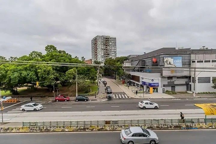 Sala comercial à venda na Avenida Azenha/ 68M²