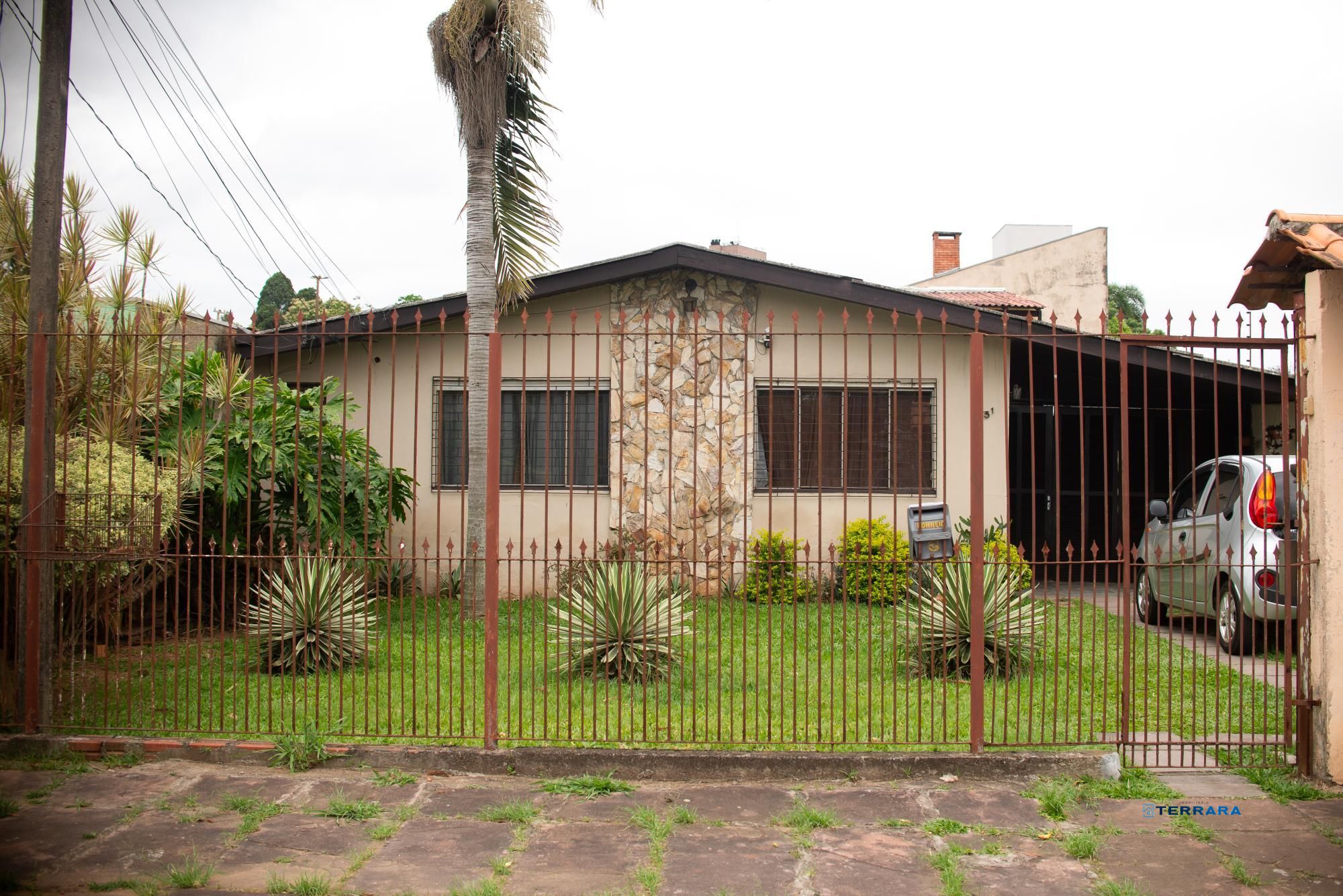 Casa de três dormitóros a venda
