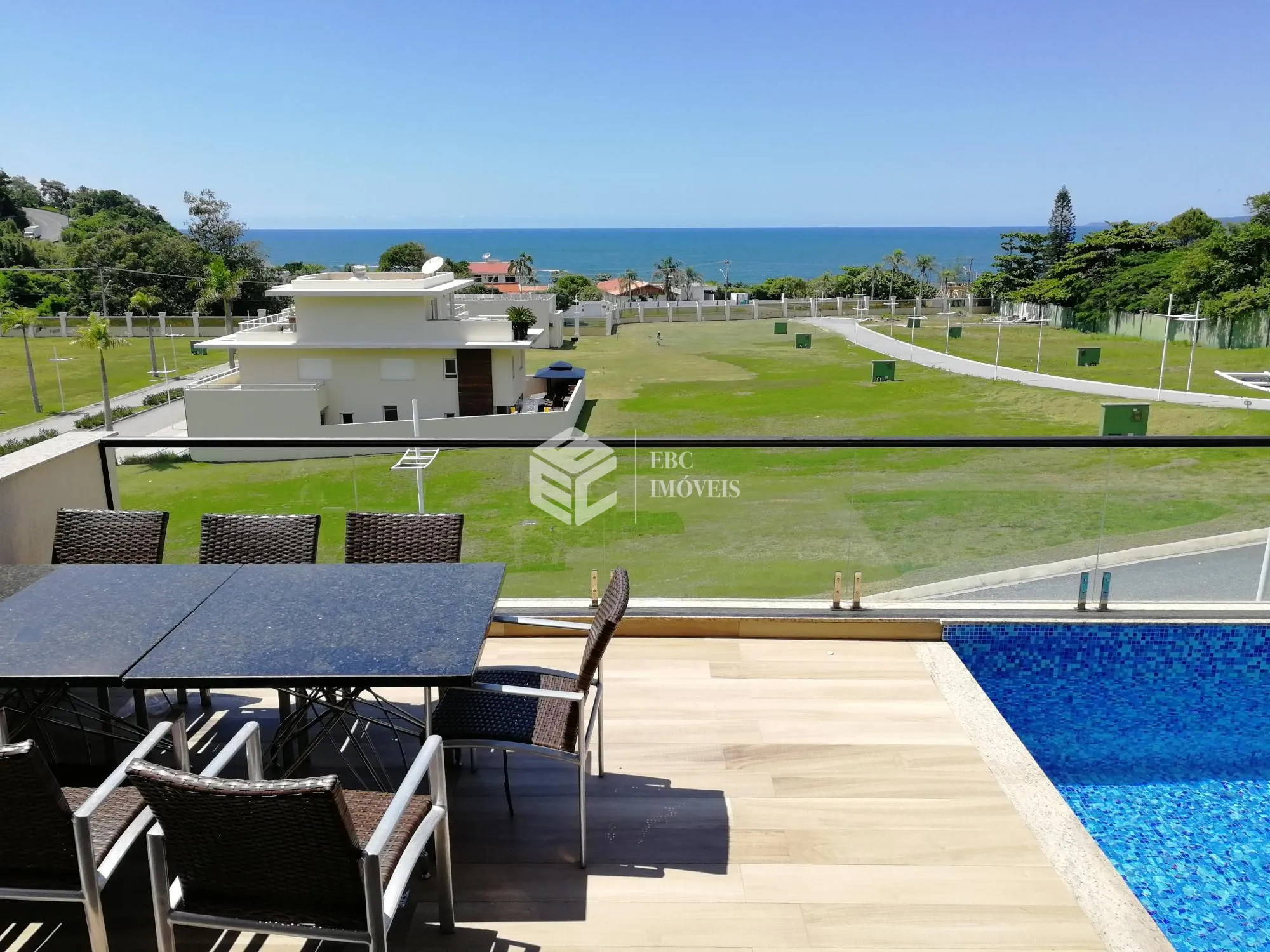 Casa em condomínio à venda  no Praia do Estaleirinho - Balneário Camboriú, SC. Imóveis