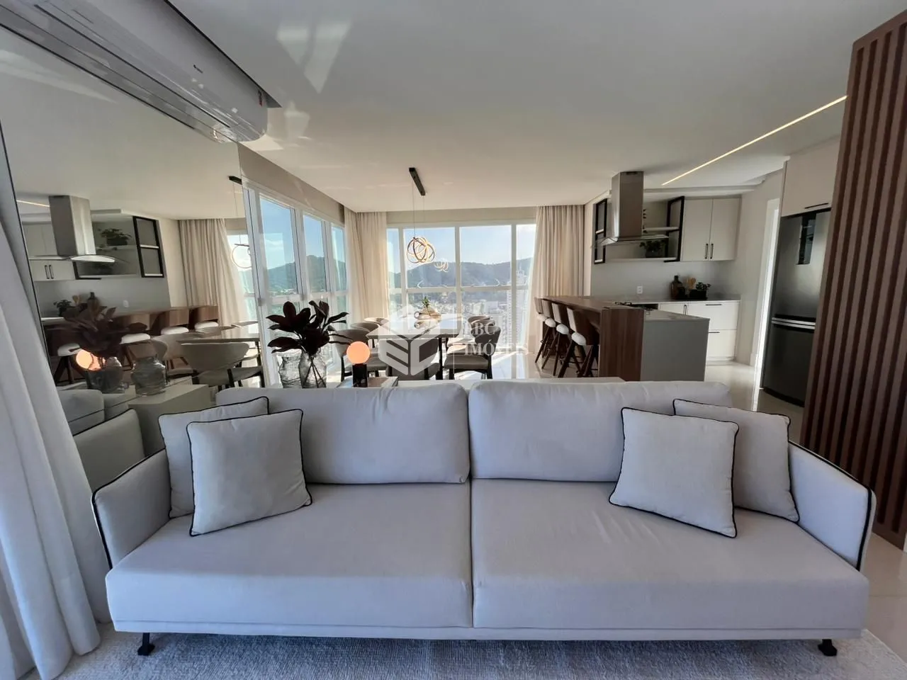 Apartamento com 4 Dormitórios à venda, 140 m² por R$ 7.519.000,00 Apartamento com 4 Dormitórios à venda, 140 m² por R$ 7.519.000,00