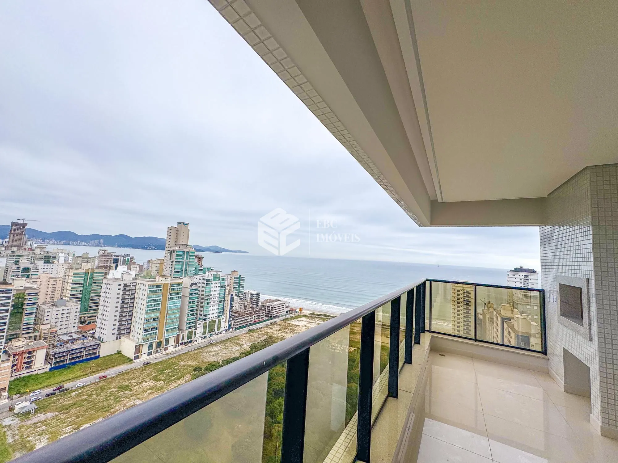 Apartamento à venda  no Meia Praia - Itapema, SC. Imóveis