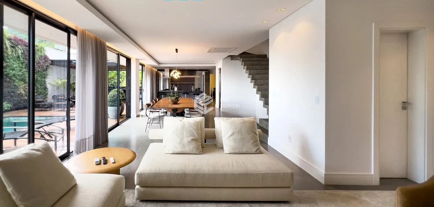 Casa em condomínio à venda  no Barra - Balneário Camboriú, SC. Imóveis