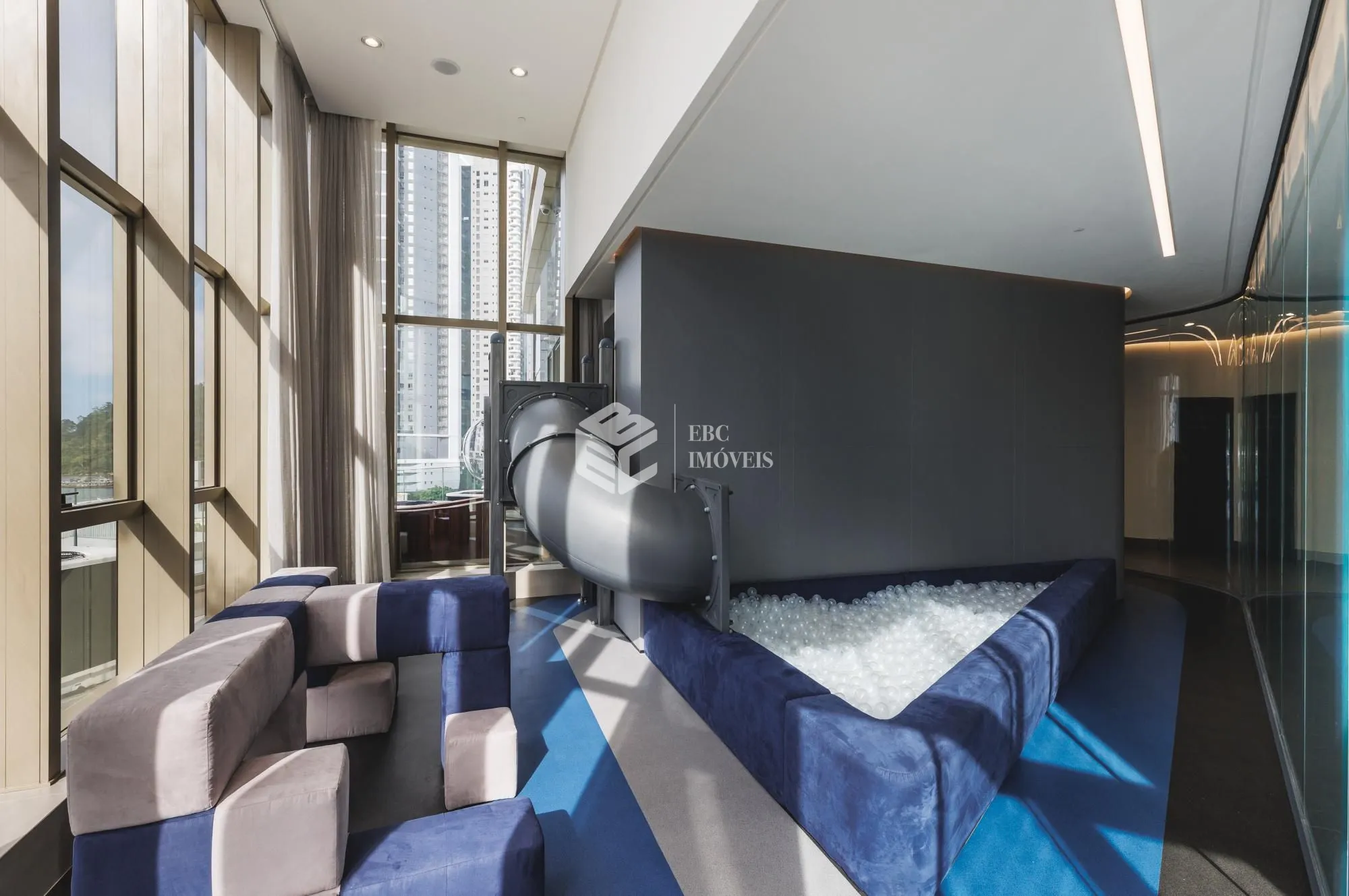 Apartamento com 4 Dormitórios à venda, 261 m² por R$ 10.790.000,00 Apartamento com 4 Dormitórios à venda, 261 m² por R$ 10.790.000,00