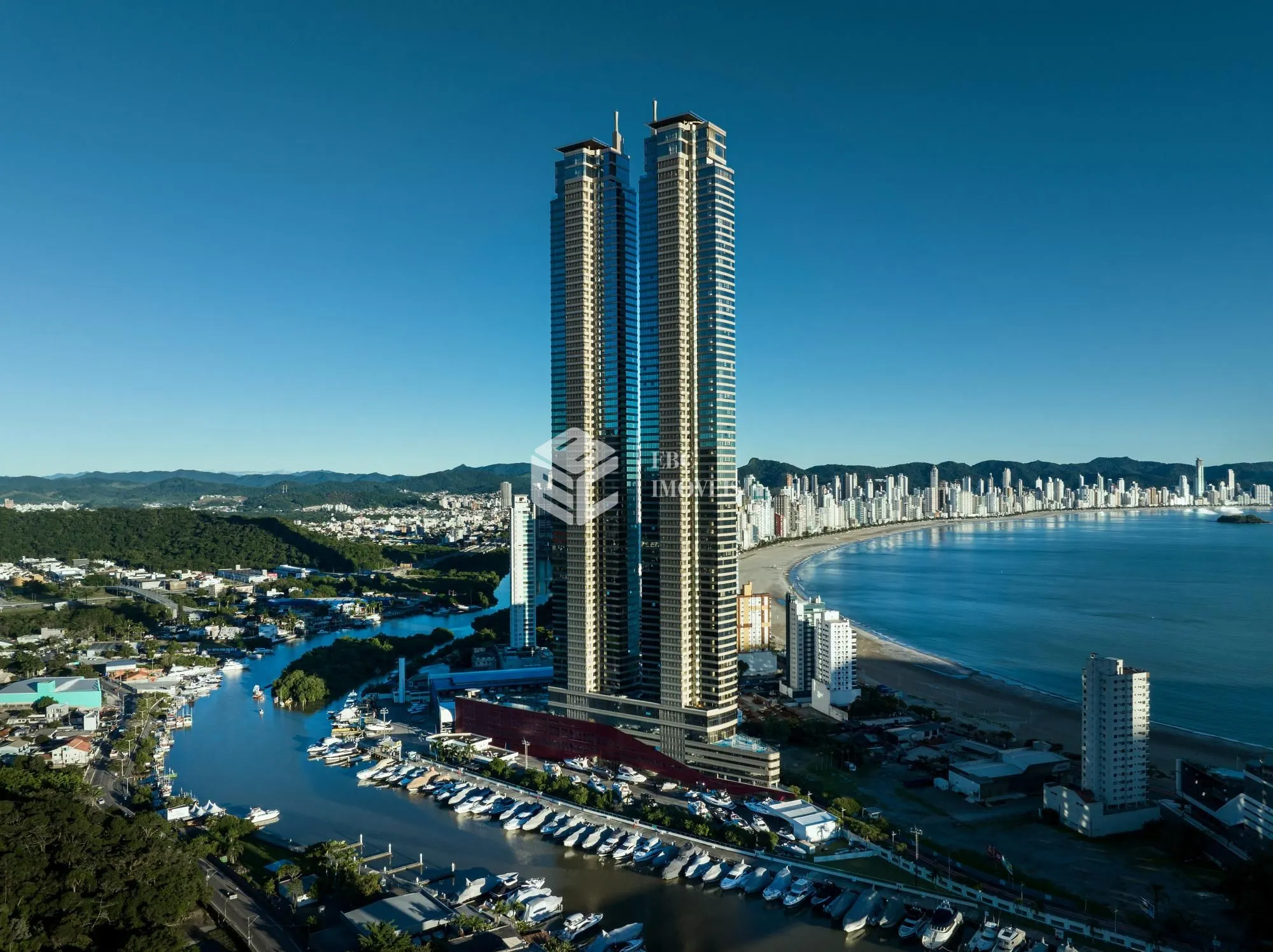 Apartamento com 4 Dormitórios à venda, 261 m² por R$ 10.790.000,00 Apartamento com 4 Dormitórios à venda, 261 m² por R$ 10.790.000,00